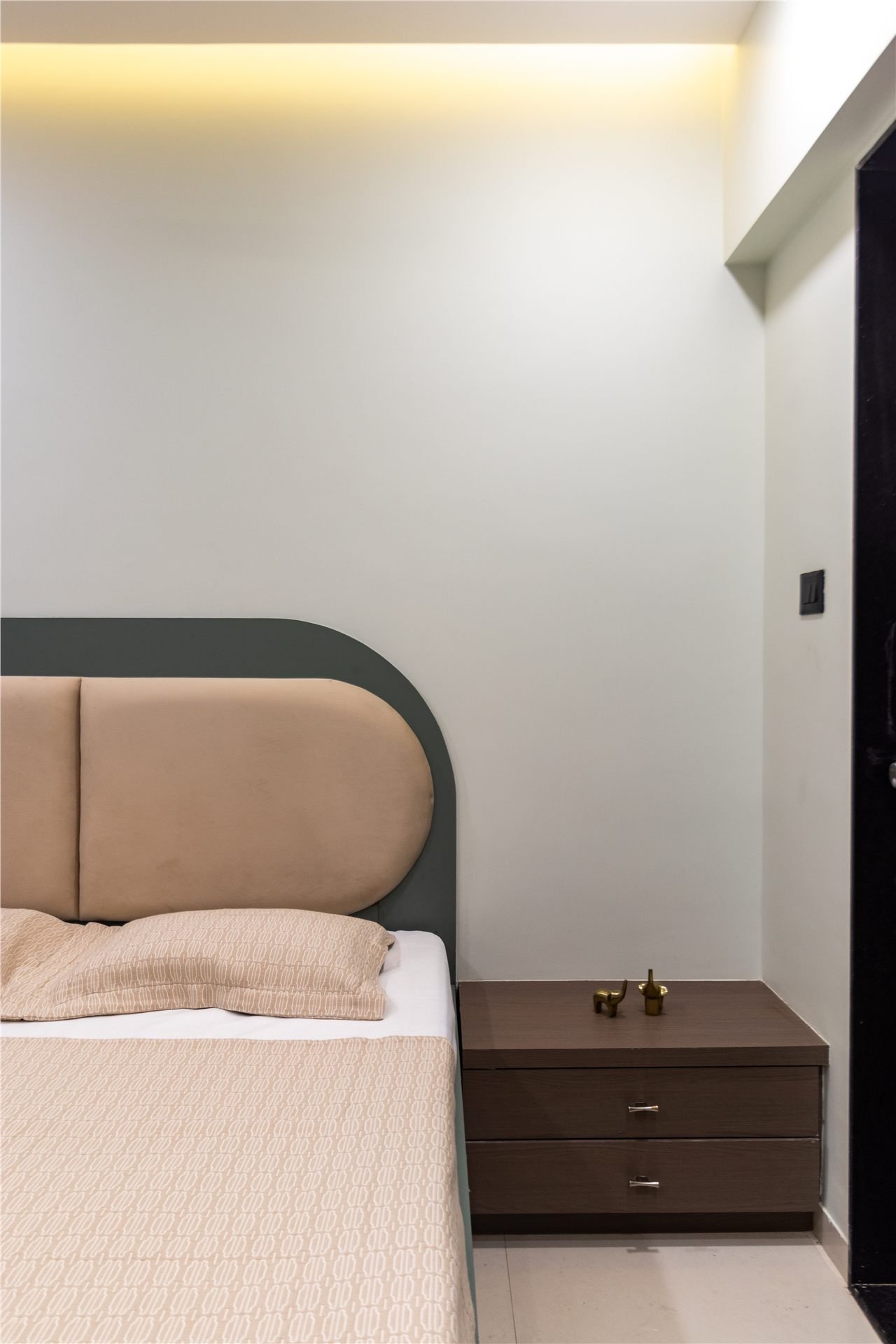 Lenscafee Residence Bedroom by Design DNA