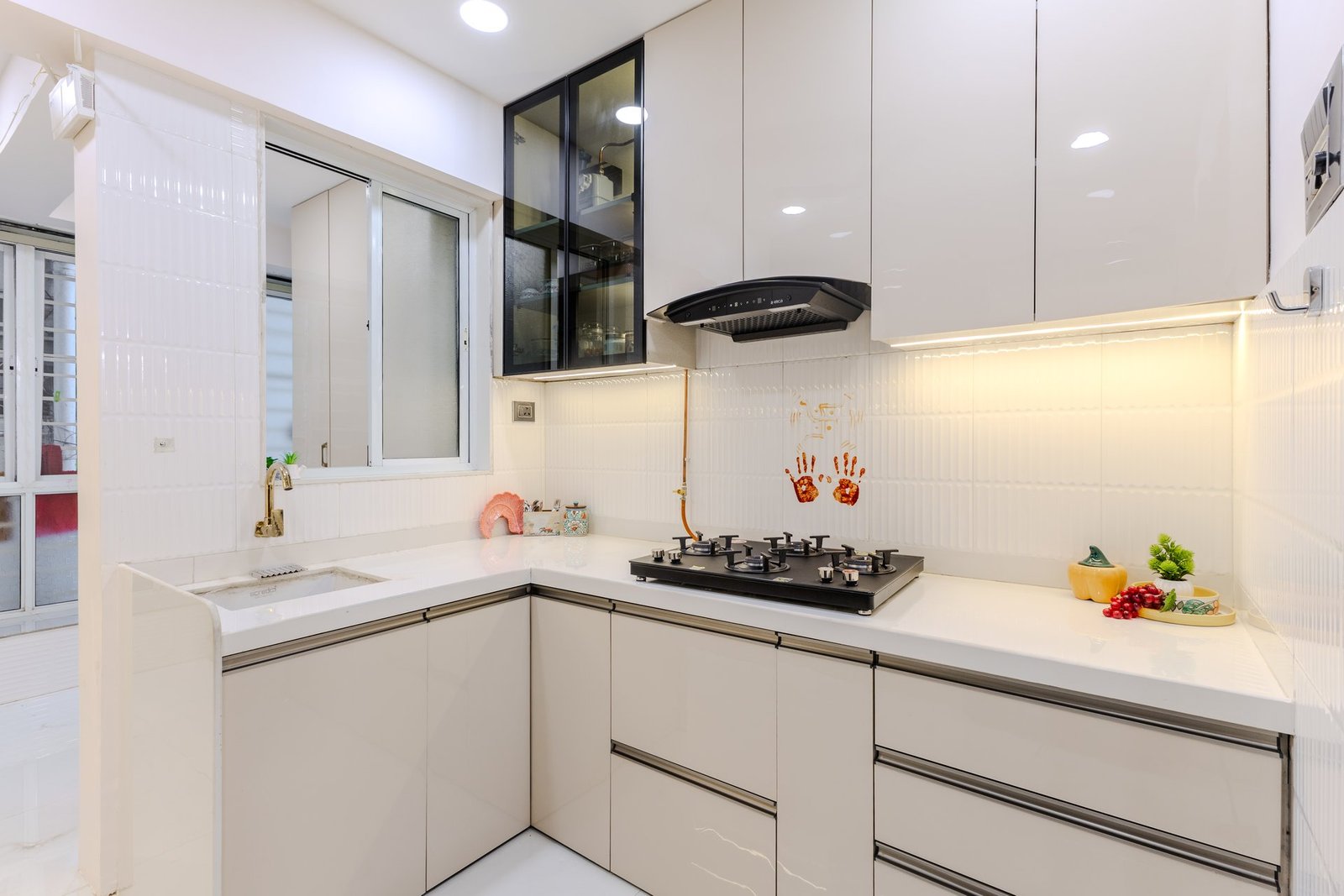 Modular L-shaped kitchen with quartz counter by Design DNA