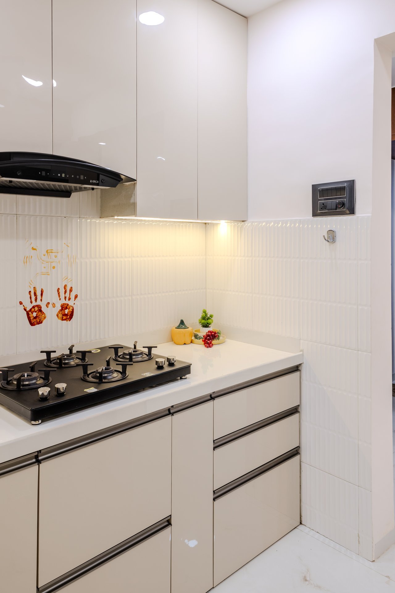 Kitchen hob zone with under-cabinet ambient lighting by Design DNA