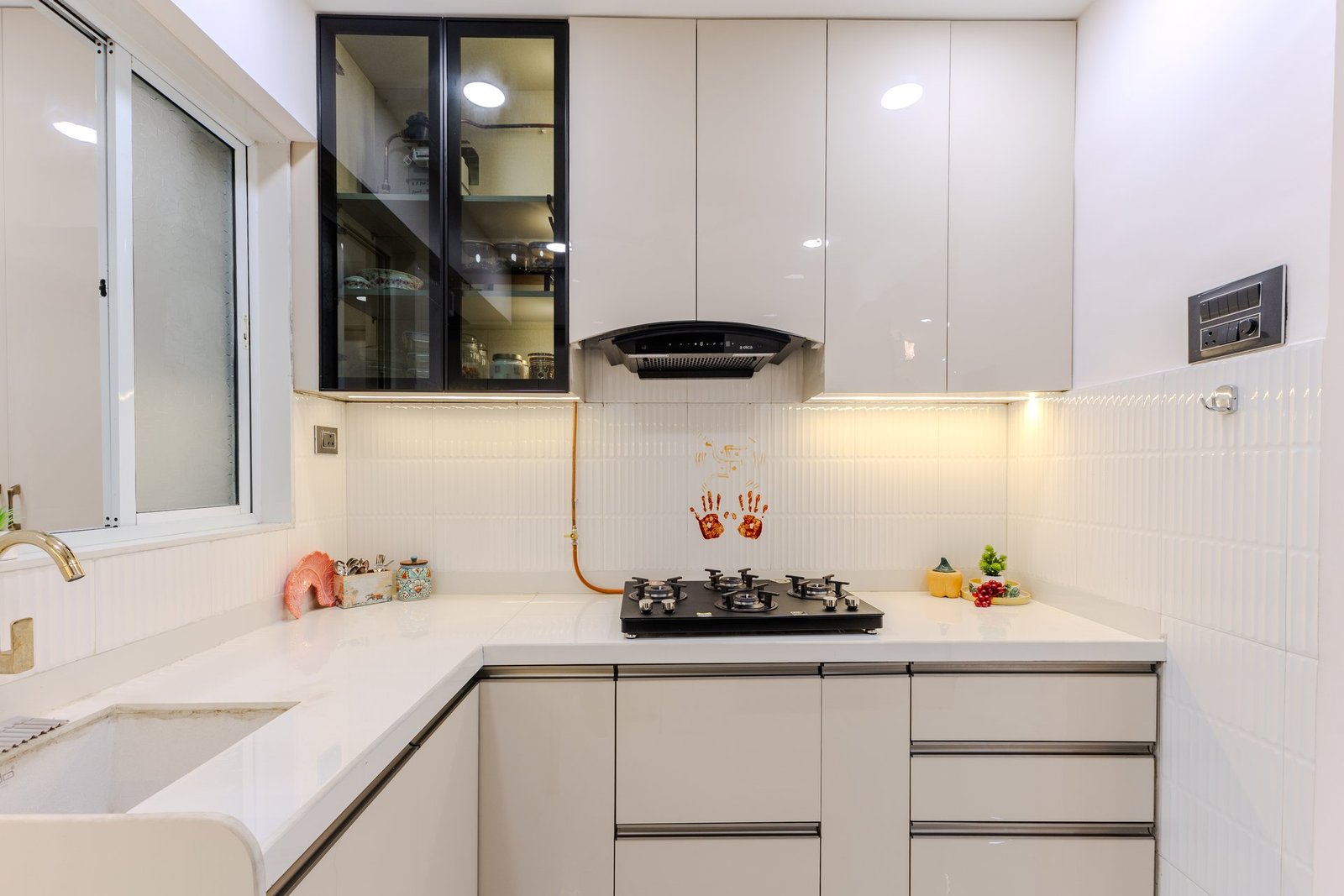Sleek kitchen countertop and chimney layout by Design DNA